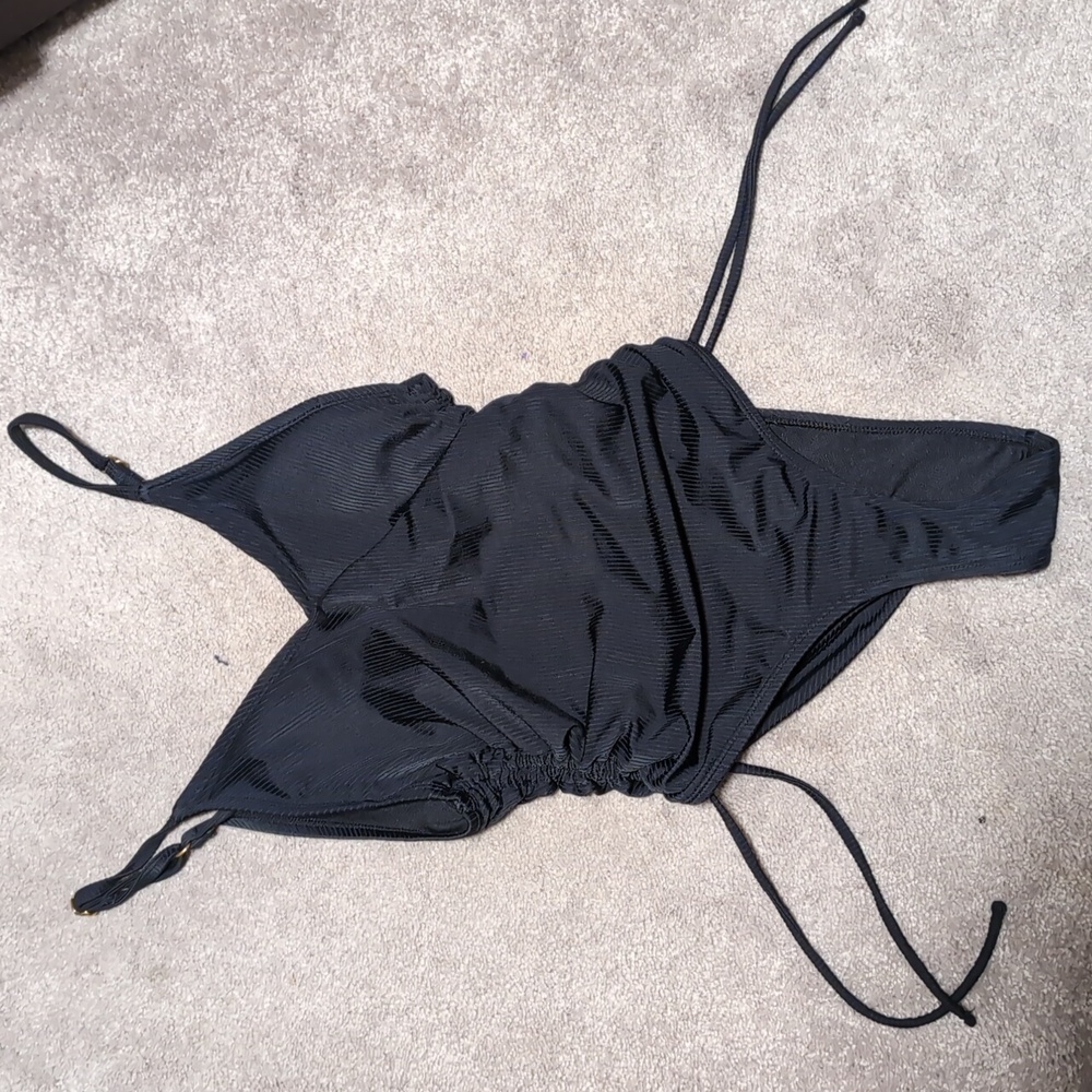 🛍️ Black One Piece Swimsuit